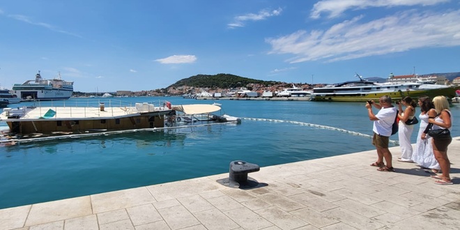 FOTO Kada zbog nevremena potonuli brod postane turističkom atrakcijom