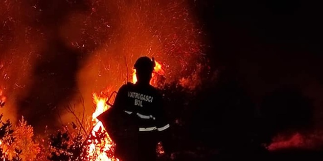 ZAHVAĆENA 42 HEKTARA Požar na Zlatnom ratu u Bolu