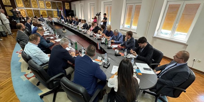 KONSTITUIRAJUĆA SJEDNICA Pljušte reakcije nakon tajnog glasovanja