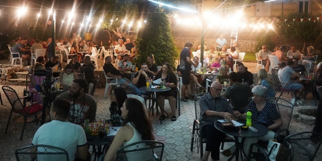 FOTO/VIDEO Pub kviz Gradske knjižnice Kaštela u Kaštel Sućurac privukao brojne posjetitelje