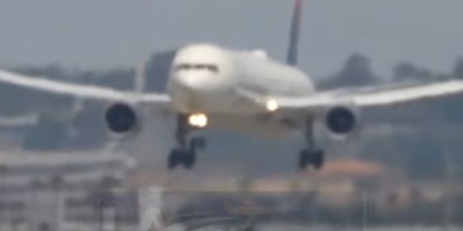 Avion s više od 200 putnika planuo u zraku!