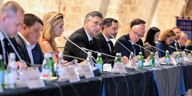 Plenković o situaciji u Splitu: 'Jedna od najvećih političkih i medijskih sramota'