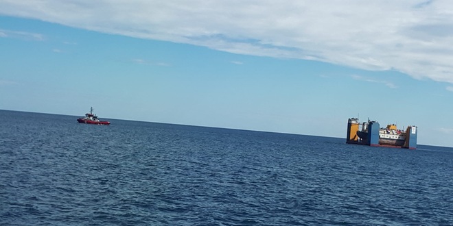 FOTO Brod 'Deala' napustio teritorijalne vode Republike Hrvatske