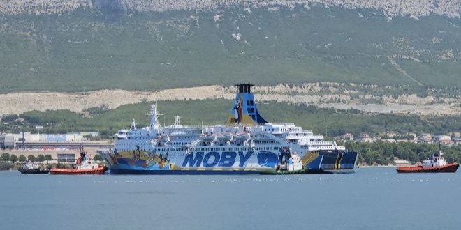 FOTO/VIDEO Unatoč prosvjedima, Moby Drea stigao u splitski Škver