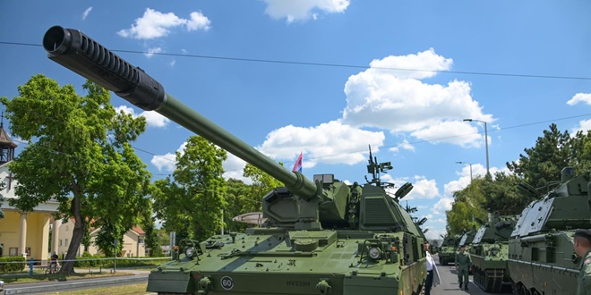 FOTO/VIDEO: U Zagrebu svečani vojni mimohod 