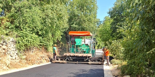 Počelo asfaltiranje ceste na imotskom području