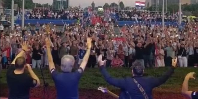 I DALJE SE PRIČA O MIMOHODU Hrvatske ruže svirale sat i pol duže od predviđenog, morale prestati zbog zastoja u prometu