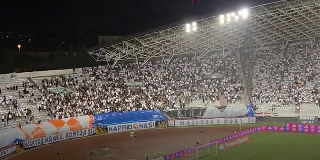 VIDEO Krenuo pljusak, Torcida zapjevala 'kiša pada, Srbija propada...' 