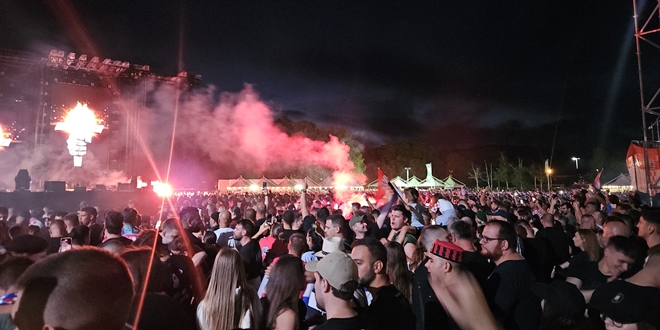 Veliki broj posjetitelja još nije ušao na sinjski Hipodrom