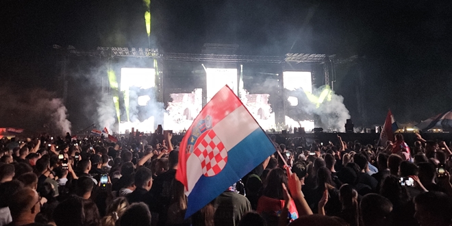 Počeo je Thompsonov koncert!