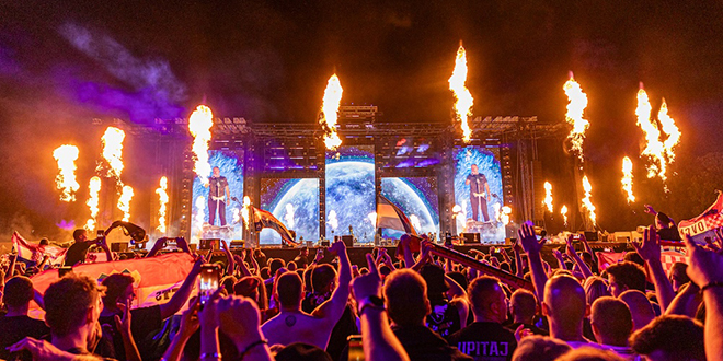 NOVA FOTOGALERIJA Sinj gorio za Oluju: Thompsonov koncert za pamćenje