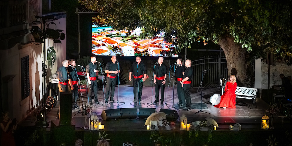FOTOGALERIJA Susret klapa u Skradinu i slavlje tradicije uz Krku