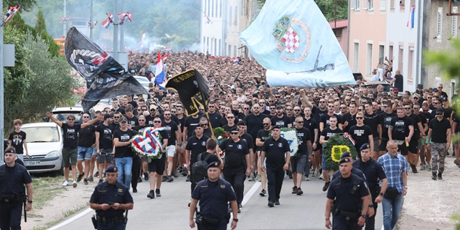 FOTO/VIDEO Knin u znaku Torcide: Mimohod u čast 30. obljetnice Oluje