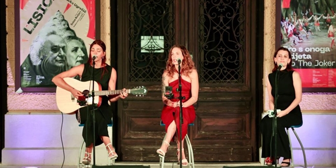 FOTO/VIDEO Amber Acoustic trio održao koncert na Trgu Gaje Bulata