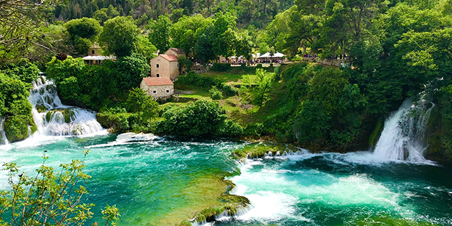 XVII. Burnumske ide:  Vojni spektakl i glazbena čarolija u amfiteatru u NP 'Krka'