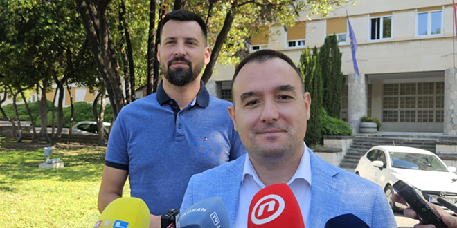 SKOKO I IVOŠEVIĆ: 'Brod pun azbesta mora iz Splita, Šuta i Opara neka uvjetuju podršku Vladi'