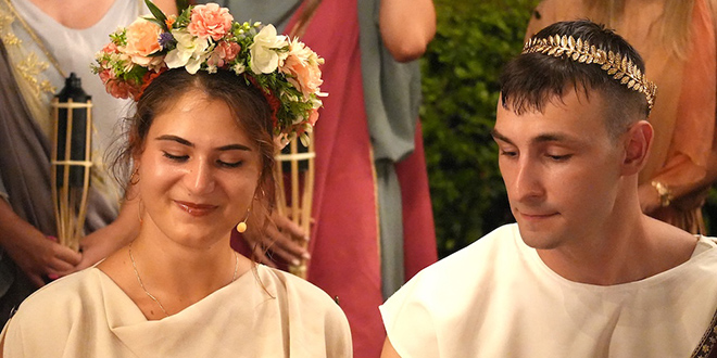 FOTOGALERIJA Romantika u Saloni oživjela duh prošlosti uz antičko vjenčanje, evo kako je to izgledalo