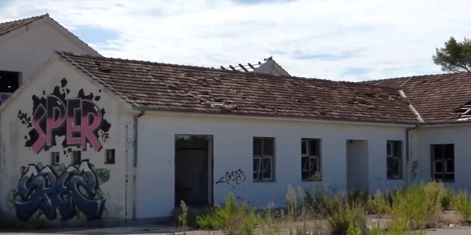 Zbog gradnje vojarne JNA ostali su bez svoje zemlje. Još uvijek čekaju da im se vrati oteto! 