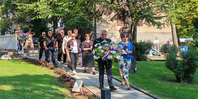 Polaganjem vijenaca započelo obilježavanje Dana Grada Sinja
