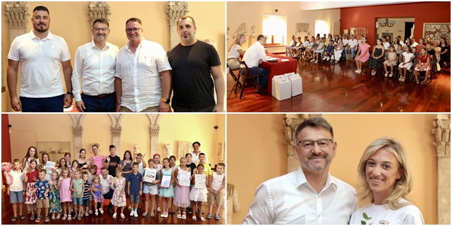 FOTOGALERIJA Gradonačelnik odao priznanje solinskim kulturno-umjetničkim skupinama