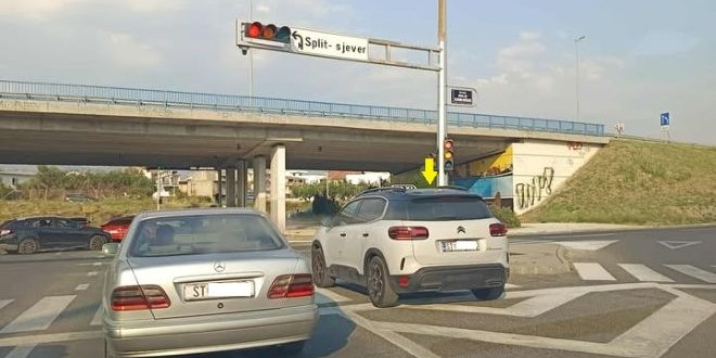 FOTO-UBOD Taksist u Splitu razbjesnio mnoge: 'Oduzeti licencu'