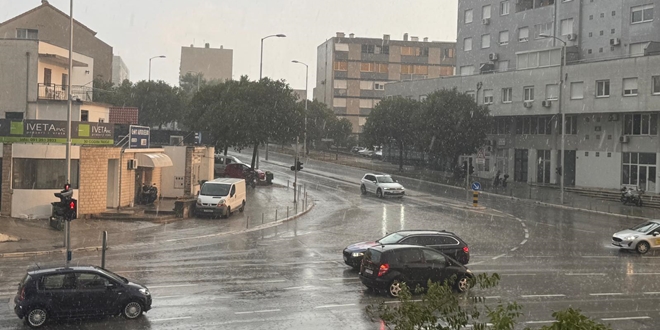 OSVJEŽENJE: U Splitu kiša i vjetar donijeli olakšanje