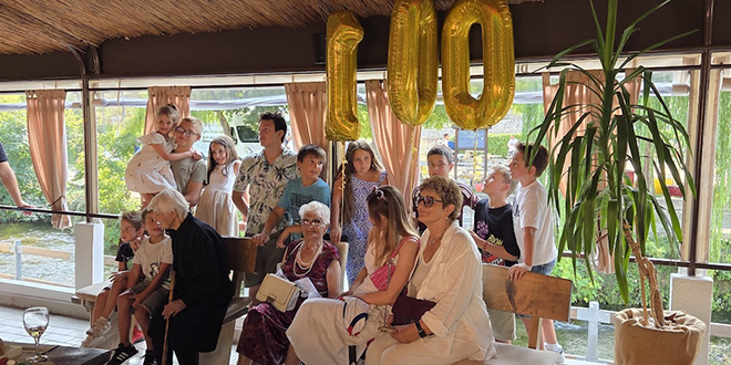 FOTO/VIDEO Marija Kružičević u Žrnovnici je proslavila 100. rođendan!
