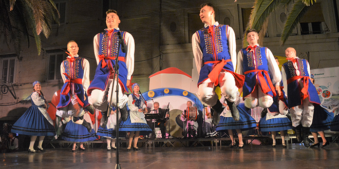 SPLI'SKI LITNJI KOLURI Međunarodni folklorni festival večeras na Trgu Gaje Bulata