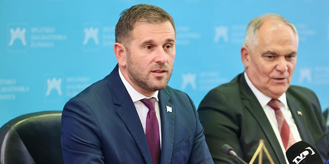 JEDNOSTAVNA PROCEDURA: Roditeljima srednjoškolaca će biti uplaćeno 200 eura, ali - uz jedan uvjet