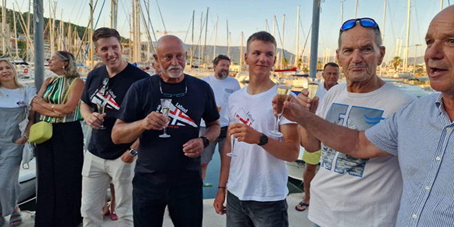 FOTO: Labud priredio svečani doček Josipu Tafri