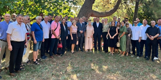 FOTOGALERIJA Položen vijenac na Katalinića brijegu u Splitu