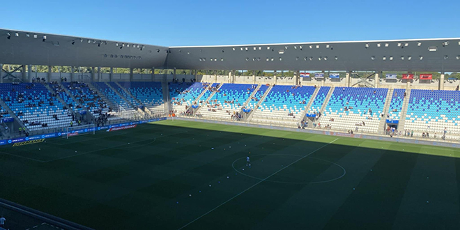 PETARDA U OSIJEKU: Istra se prošetala Opus Arenom, Kohorta na početku drugog dijela napustila stadion