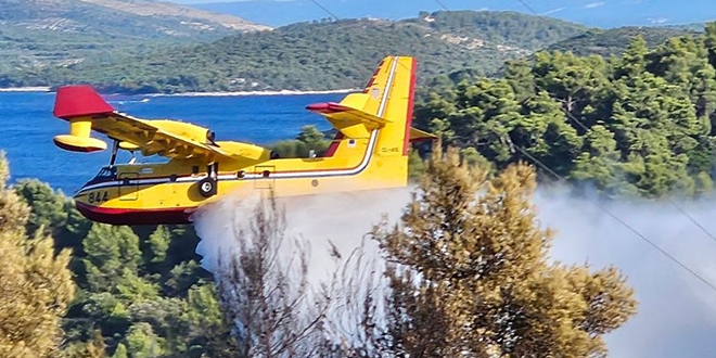 FOTO/VIDEO Zaustavljeno širenje požara na Šolti