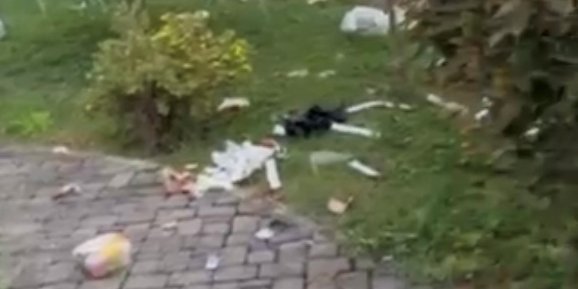 Drama u Slavonskom Brodu: Gradonačelnikovo dvorište zasuli smećem