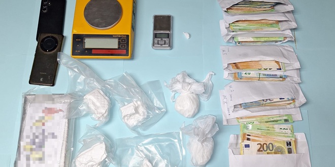 NANJUŠIO PAS Kod 46-godišnjaka pronađeno više od kilogram i pol kokaina te 26.000 eura od dilanja