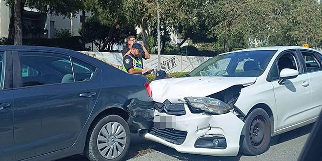 LANČANI SUDAR U VUKOVARSKOJ Razbijena tri auta, policija na terenu