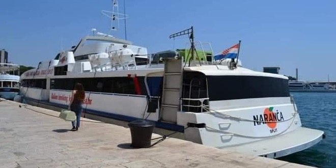Izvanredni katamaran na liniji Split - Rogač - Stari Grad