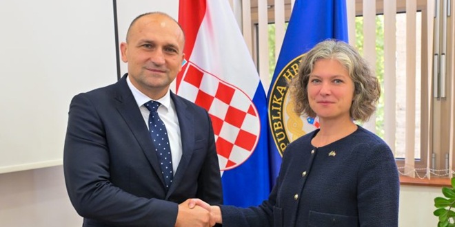 Anušić sa švedskom veleposlanicom o ulaganjima u obranu i modernizaciju
