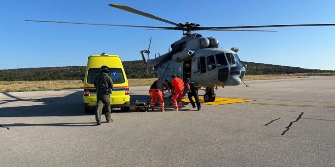 DRAMA U BOLU NA BRAČU Vatrogasci spašavali ženu bez svijesti i pulsa