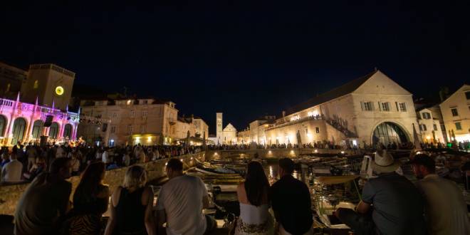 Hvar postaje filmska pozornica nakon ljeta ispunjenog koncertima i umjetnošću