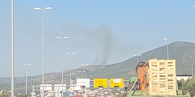 POŽAR U KAŠTELIMA Gorjelo kod Rudina