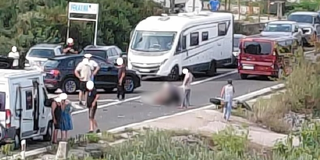 PROMETNA KOD TROGIRA Sudar motora i auta, jedna osoba ozlijeđena