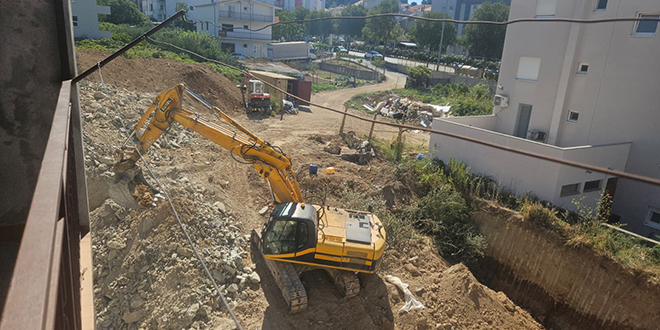 ULICA BEZ IZLAZA: Stanari Gudeljeve na Mejašima mjesecima bez pristupa domovima, pitaju kako je ovakva gradnja odobrena