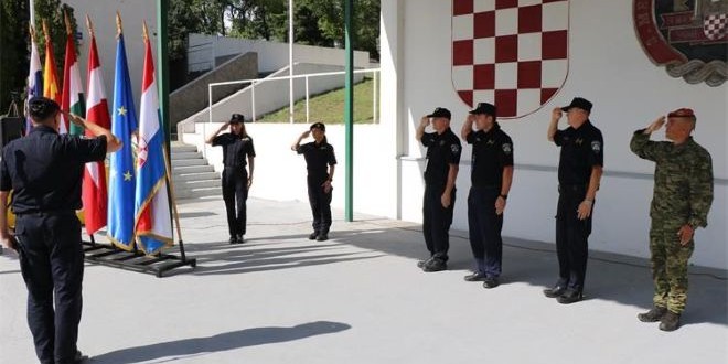 ŠTIT DOMOVINE U KNINU 'Pokažite da je policija spremna na sve izazove'