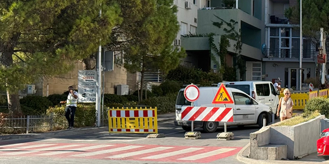 DVAPUT JE DVAPUT Cesta prema Žnjanu asfaltirana za svečano otvorenje, pa raskopana nakon samo četiri mjeseca