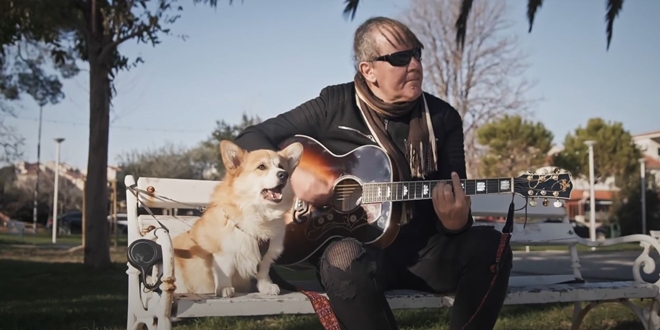 Johnny Gitara predstavlja video za pjesmu 'Dva mala pasa'