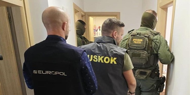 KRIJUMČARENJE MIGRANATA Tarifa se kretala od 100 do 1000 eura, devetero osumnjičenih uprihodilo 297.180 eura