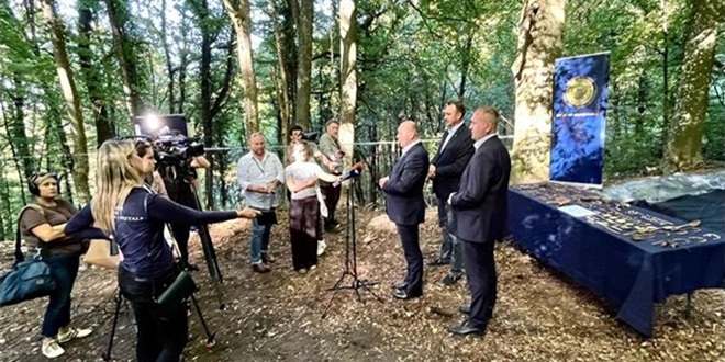 VEZANI ŽICOM, STRIJELJANI, ZATUČENI Otkrivene dvije jame s posmrtnim ostacima žrtava iz 2. Svjetskog rata