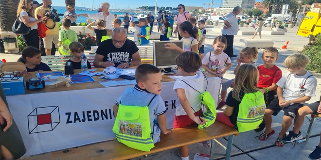 FOTO Zajednica tehničke kulture Splita na manifestaciji 'Sigurno u školu s HAK-om 2025.'