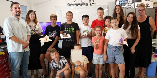 FOTOGALERIJA Mala škola arhitekture: Polaznici radionice izradili svoje kućice za ptice